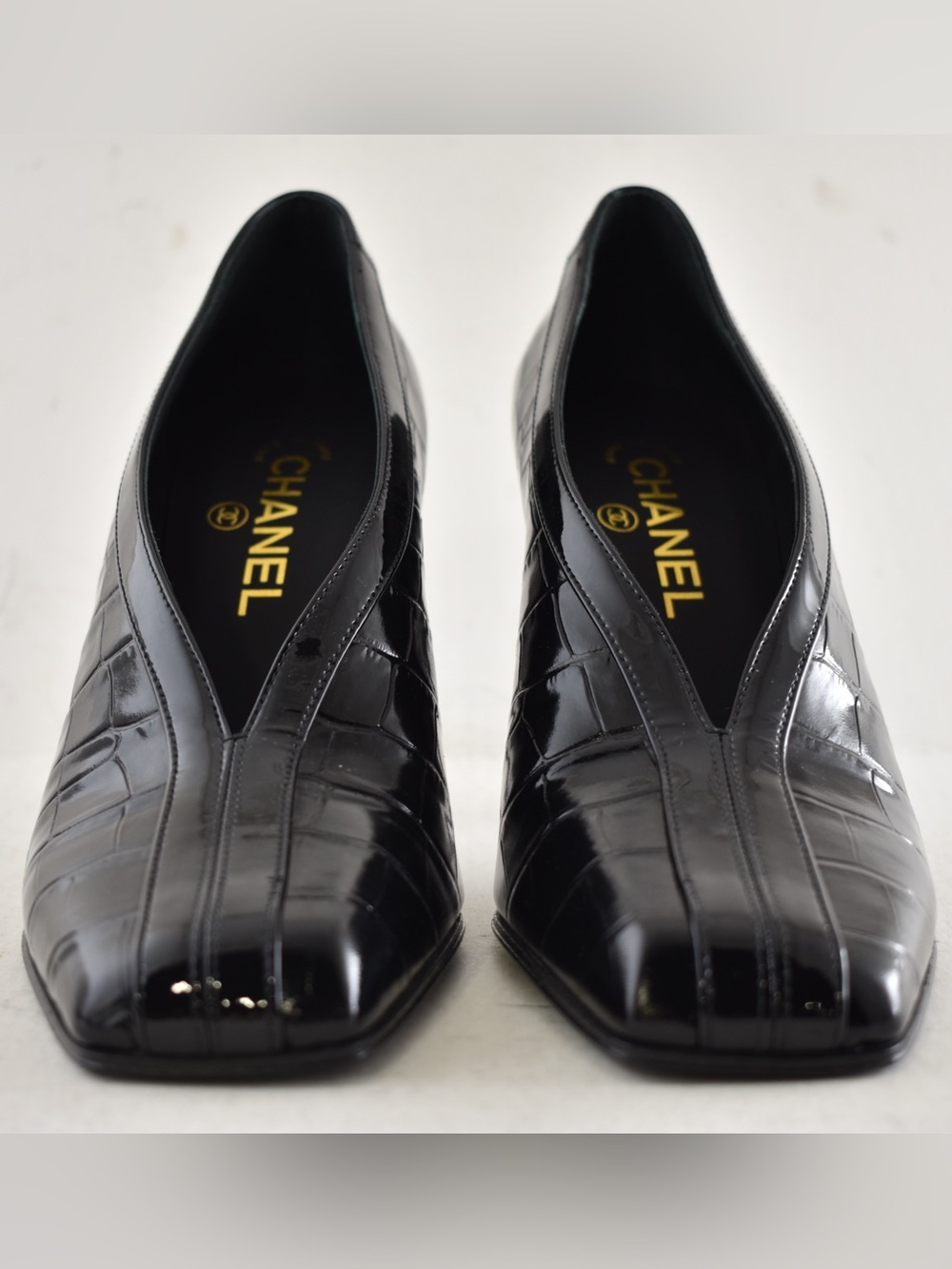 Chanel 26S Blazy Black Crocodile Croc Embossed Patent CC Gold Logo Heel Pump 39 - Picture 9 of 16